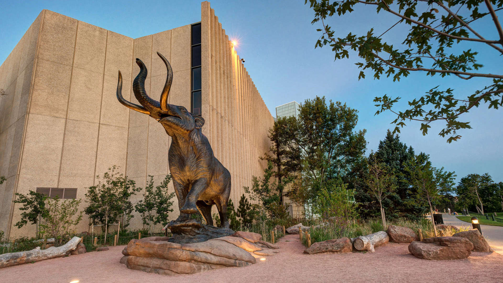 Bronze Mastodon1 1920X1263 532E8a9